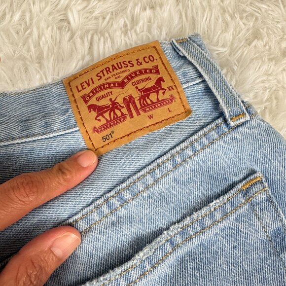 Levi's Women's 501 Original Shorts Medium Indigo Pattern Size 26 EUC - Picture 6 of 9